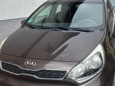 Gebraucht Kia Rio Spirit 90 PS (66 kW) 2012 Braun Kleinwagen