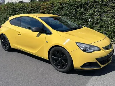 Gebraucht Opel Astra GTC Edition 179 PS (131 kW) 2011 Sunny melon Coupé