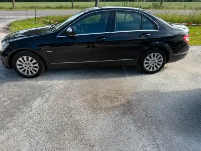 Gebraucht Mercedes C220 170 PS (125 kW) 2007 Schwarz Limousine