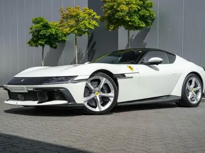 Gebraucht Ferrari 12 Cilindri 831 PS (611 kW) 2025 Bianco avus Coupé