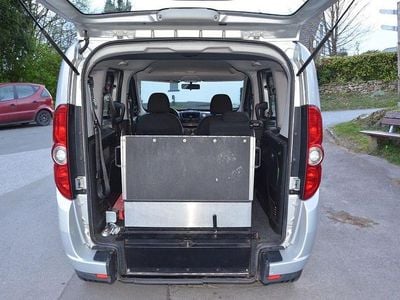 Usata Fiat Doblò 90 CV (66 kW) 2012 Grigio Monovolume