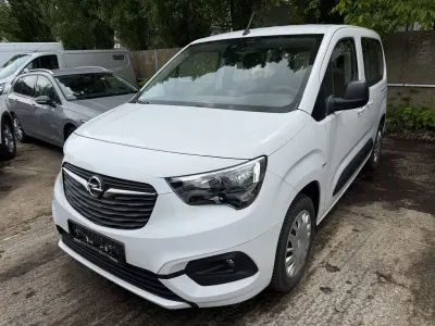 Używany Opel Combo-e Life Edition 100 kW (136 KM) 2022 Biały Minivan