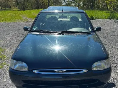 Brugt Ford Escort 90 HK (66 kW) 1996 Grøn Sedan