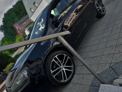 Gebraucht VW Golf VI Team 105 PS (77 kW) 2010 Schwarz Kleinwagen