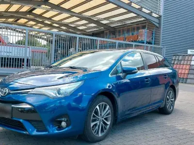 Gebraucht Toyota Avensis Edition-S 143 PS (105 kW) 2016 Blau Kombi