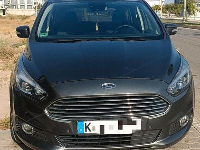 Grau Gebraucht 2018 Ford S-MAX Business Edition Van / Kleinbus | 15.900 € (Fairer Preis)