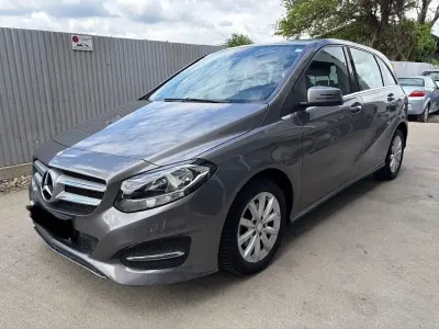 Gebraucht Mercedes B180 109 PS (80 kW) 2015 Grau Van / Kleinbus
