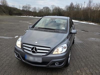 Grau Gebraucht 2010 Mercedes B180 Van / Kleinbus | 5.990 € (Etwas zu teuer)