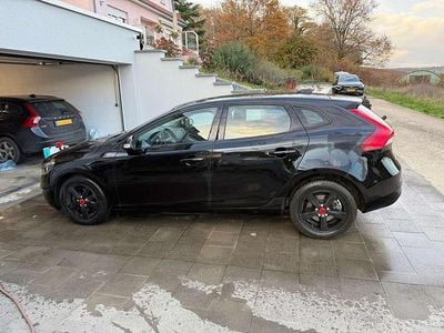 Gebraucht Volvo V40 Kinetic 120 PS (88 kW) 2017 Schwarz Limousine