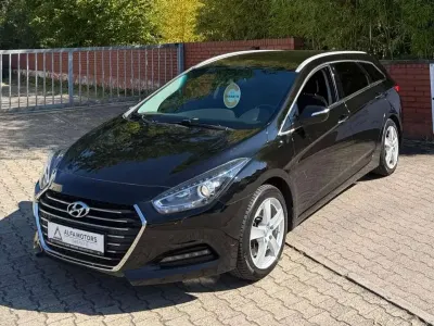 Gebraucht Hyundai i40 Style 141 PS (103 kW) 2017 Phantom black / mic Kombi