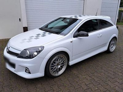 Gebraucht Opel Astra Edition 280 PS (205 kW) 2008 Weiß Coupé