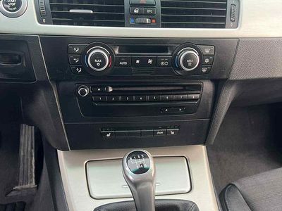 Gebraucht BMW 320 177 PS (130 kW) 2008 Schwarz Limousine