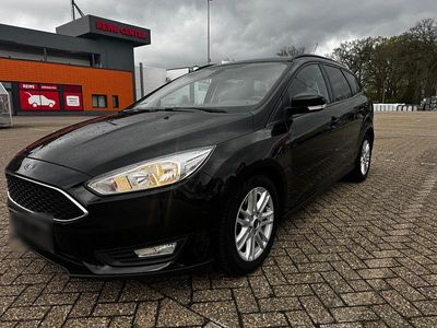 Gebraucht Ford Focus 101 PS (74 kW) 2016 Schwarz Kombi