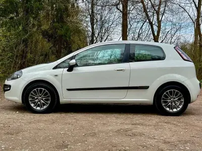 Gebraucht Fiat Punto Evo Sport 135 PS (99 kW) 2011 Weiß Kleinwagen