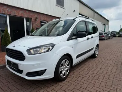 Gebraucht Ford Tourneo Courier Trend 101 PS (74 kW) 2016 Weiß Van / Kleinbus