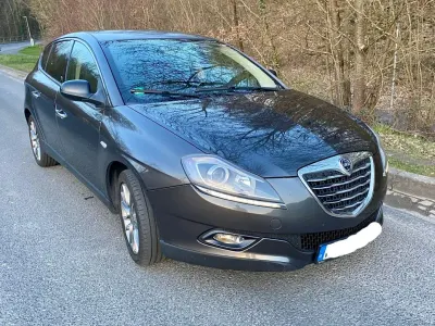 Usata Lancia Delta 120 CV (88 kW) 2012 Grigio Utilitaria