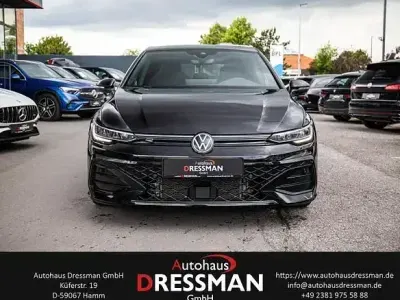 Gebraucht VW Golf VIII R-line 150 PS (110 kW) 2025 Grenadillschwarz metallic Limousine