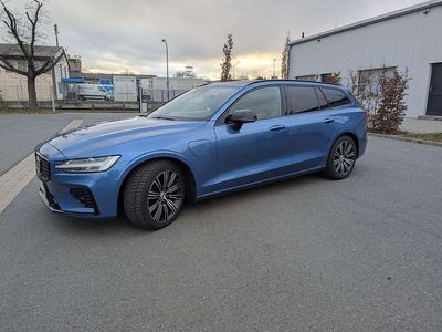 Gebraucht Volvo V60 R-Design 253 PS (186 kW) 2020 Blau Kombi