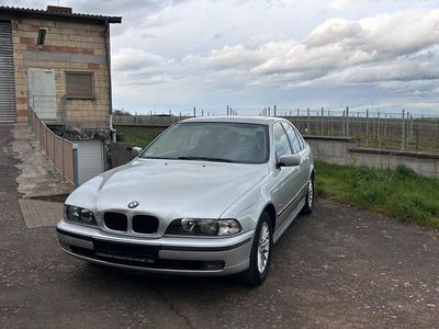 gebraucht BMW 520 I Automatik Silber 2 Hand (Opa u Nichte) wenig KM e39