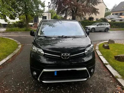 Używany Toyota Proace Team 177 KM (130 kW) 2023 Czarny Minivan