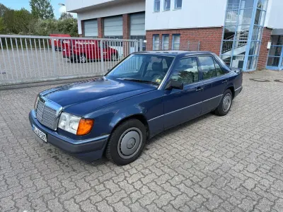 Brugt Mercedes E230 132 HK (97 kW) 1990 Blå Sedan