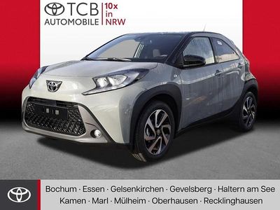 Neu Toyota Aygo X 72 PS (52 kW) 2025 Urban khaki/schwarz SUV