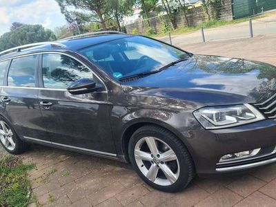 gebraucht VW Passat Variant CL BMT 2.0l 177PS DSG XEN LED NAVI SHZ DWA 17"