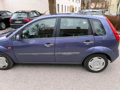 Usata Ford Fiesta 100 CV (73 kW) 2006 Viola Utilitaria