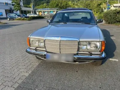 Gebraucht Mercedes 230 136 PS (100 kW) 1981 Silber Coupé