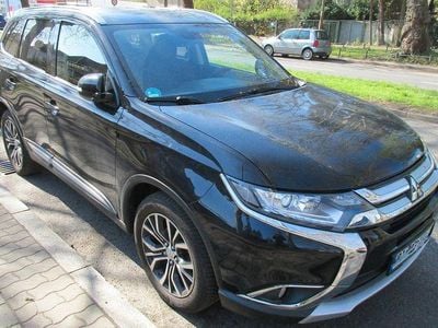 Second-hand Mitsubishi Outlander Plus 150 CP (110 kW) 2017 Negru SUV