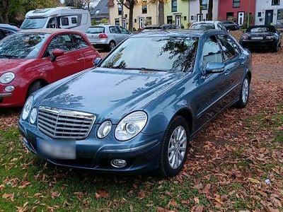 Gebraucht Mercedes E200 Elegance 184 PS (135 kW) 2007 Blau Limousine