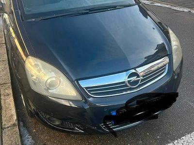Schwarz Gebraucht 2008 Opel Zafira Van / Kleinbus | 2.250 € (Fairer Preis)