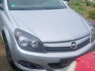Gebraucht Opel Astra Edition 105 PS (77 kW) 2005 Starsilber iii m2 Coupé
