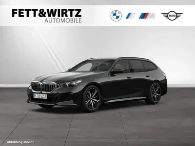 Gebraucht BMW 520 M Sport 197 PS (144 kW) 2025 Black sapphire metallic Kombi