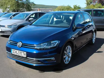 Gebraucht VW Golf VII Highline 131 PS (96 kW) 2018 Atlantik blue metallic Kleinwagen