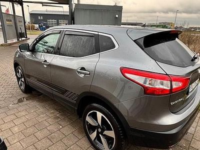 Grau Gebraucht 2016 Nissan Qashqai SUV | 11.999 € (Fairer Preis)