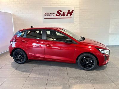 Neu Hyundai i20 Blackline 90 PS (66 kW) 2026 Rot Kleinwagen