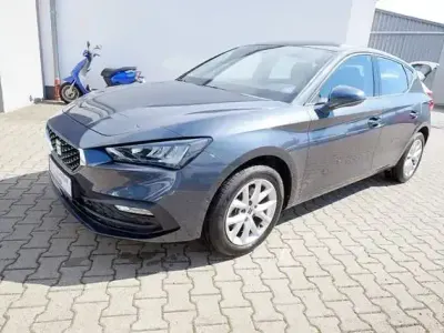 Begagnad Seat Leon Style 110 HK (80 kW) 2024 Grå Sedan