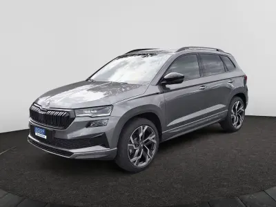 Neu Skoda Karoq SportLine 190 PS (139 kW) 2026 Grau SUV