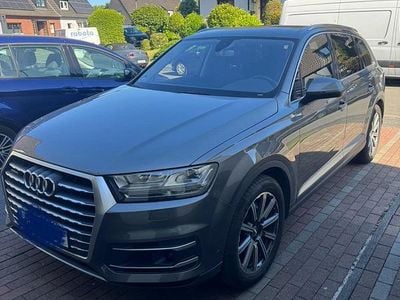 Grau Gebraucht 2015 Audi Q7 Ambiente SUV | 21.999 € (Fairer Preis)