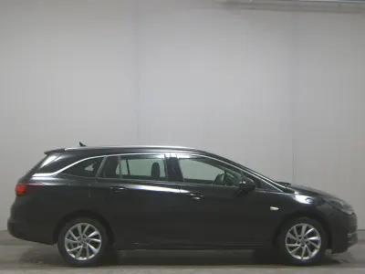Używany Opel Astra Elegance 122 KM (89 kW) 2020 Czarny Kombi