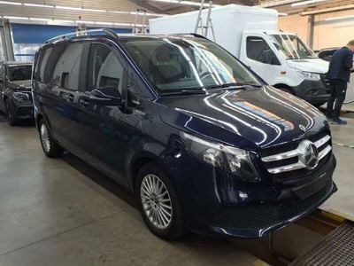 Mercedes V220