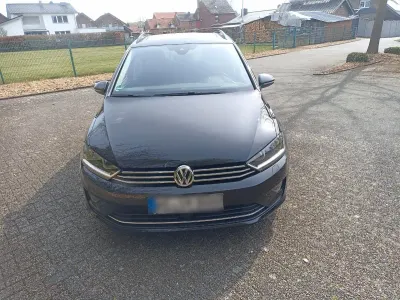Używany VW Golf Sportsvan Sound 116 KM (85 kW) 2017 Czarny Minivan