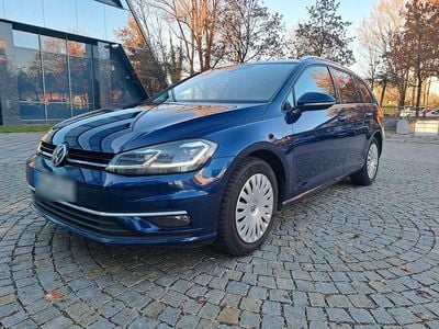 Blau Gebraucht 2017 VW Golf VII Highline Kombi | 11.799 € (Etwas zu teuer)