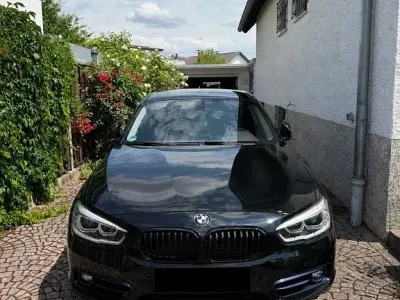Gebraucht BMW 118 Sport Line 136 PS (100 kW) 2019 Schwarz Kleinwagen