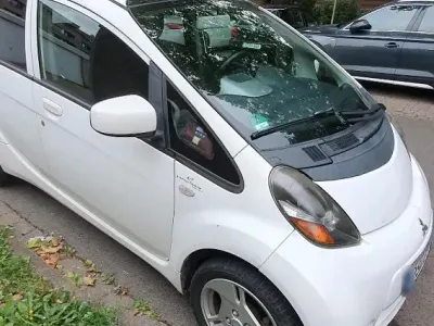 Gebraucht Mitsubishi i-MiEV 49 kW (67 PS) 2011 Weiß Kleinwagen