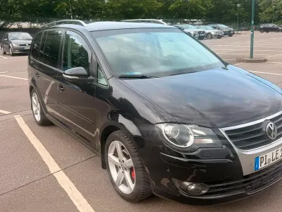 Gebraucht VW Touran 140 PS (102 kW) 2010 Schwarz Van / Kleinbus