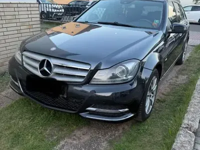 Gebraucht Mercedes C200 Avantgarde 136 PS (100 kW) 2011 Schwarz Limousine