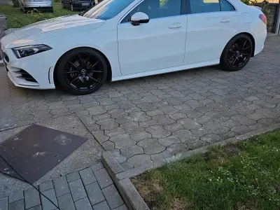 Gebraucht Mercedes A200 AMG line 156 PS (114 kW) 2019 Weiß Limousine