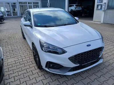 Gebraucht Ford Focus ST 280 PS (205 kW) 2019 Frostweiß Kleinwagen